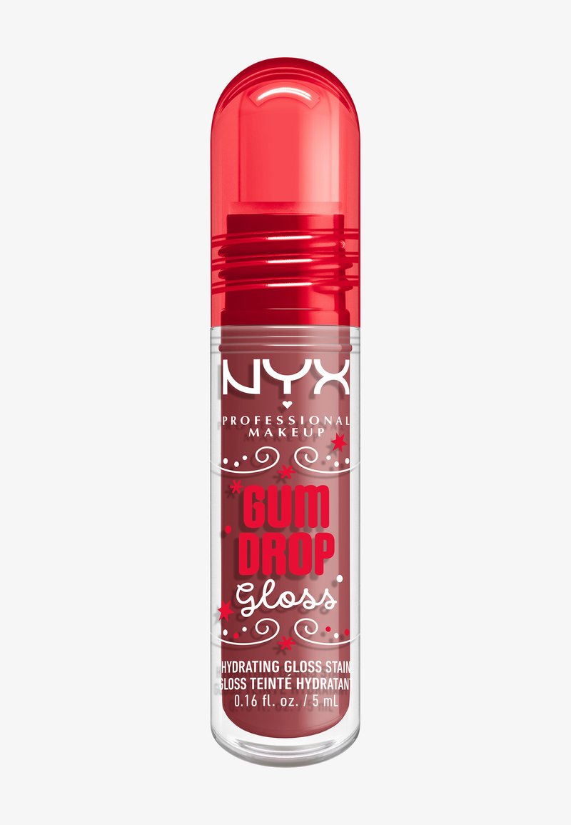 Gloss NYX Gum Drop dans un tube transparent avec un bouchon rouge. L'étiquette présente un texte blanc et des accents décoratifs. Contient 5 mL de produit.