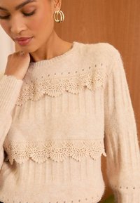 Love & Roses REGULAR FIT - Pulóver - ivory lace