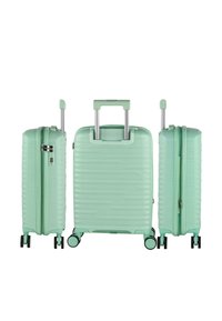 Tres maletas verde menta con superficies texturizadas, cremalleras y asas retráctiles. Cuentan con cuatro ruedas giratorias para facilitar su movilidad.