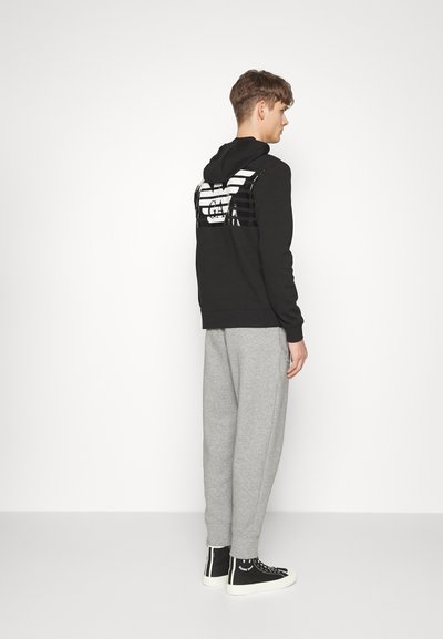 Emporio Armani TROUSER - Calças de fato de treino - grigio melange med