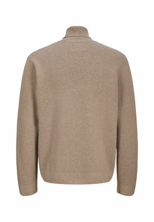 Beżowy sweter z wysokim kołnierzem, prążkowaną strukturą i długimi rękawami. Tył ma gładki, czysty design bez ozdób.
