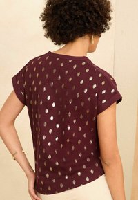 Love & Roses SHORT SLEEVE - Apdrukāts T-krekls - red dash foil