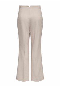 Pantalon large taille haute beige avec des détails de couture subtils et une légère encoche en forme de V au centre arrière de la ceinture.