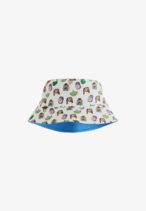 Witte bucket hat met herhaalde cartoon gezichten van Toy Story-personages, waaronder Buzz Lightyear, Woody en een buitenaards wezen, met een blauwe voering aan de binnenkant.