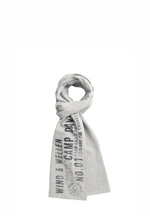 Hellgrauer Schal mit schwarzem Drucktext "WIND & WIELEN CAMP TAG NO.01" und einer kleinen Ankergrafik, in einer Schlaufenform gefaltet.