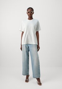 Vero Moda VMDEMI ONECK - Paprasti marškinėliai - snow white