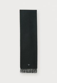 Écharpe noire en tissu doux avec des franges aux extrémités. Présente un petit logo de marque sur le bord inférieur. Texture lisse.