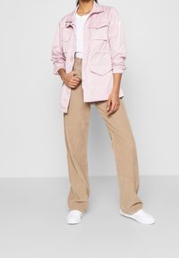 Nike Sportswear Tunn jacka - lilac