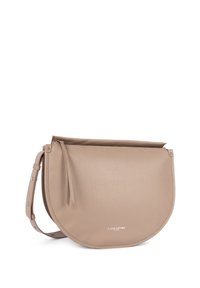 Borsa a tracolla in pelle beige, forma semicircolare, chiusura con zip, tracolla regolabile, logo del brand impresso sul davanti, texture liscia.