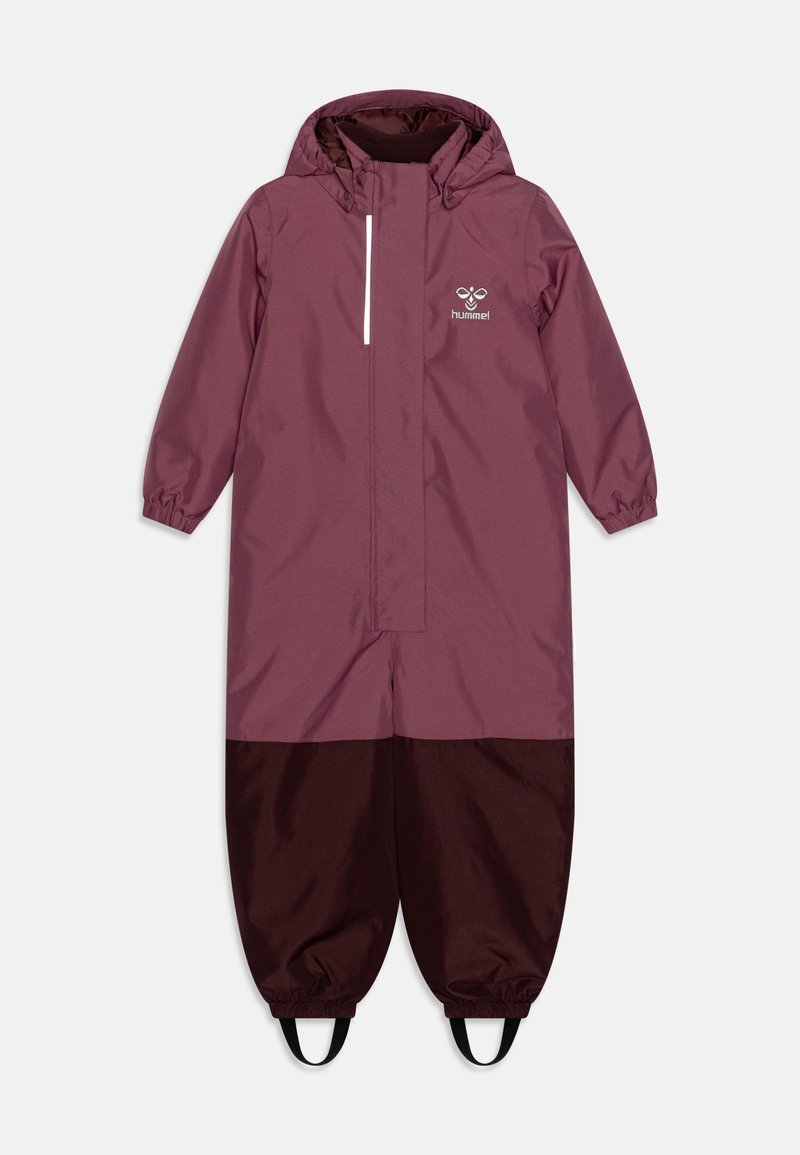 Mono impermeable para niños en rosa oscuro con parte superior en rosa claro, puños elásticos, capucha, cremallera frontal y tirantes ajustables en los tobillos.