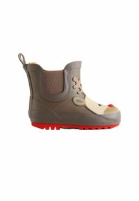 Botte de pluie pour enfants marron jusque la cheville avec semelle rouge et motif de tête de renne sur le bout, équipée d'une languette de tirage et d'un élastique latéral.