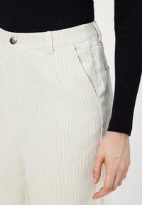 Pieces PCEFFI WIDE PANT  - Pantaloni - egret