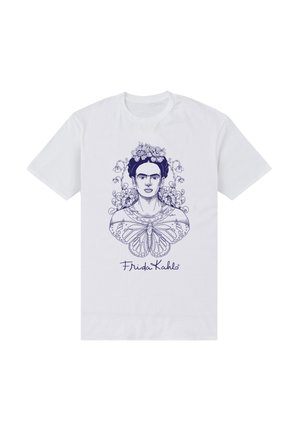 T-shirt in cotone bianco con una stampa blu del viso di Frida Kahlo circondato da fiori e una farfalla, con il testo "Frida Kahlo" sotto.