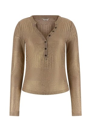 Haut marron à manches longues avec un motif texturé et un col Henley. Dispose de quatre boutons foncés le long de la patte de boutonnage. Tissu en maille douce.