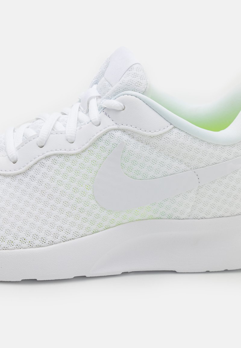 Pligt systematisk boliger Nike Sportswear TANJUN FLYEASE - Sneakers - white/volt/hvid - Zalando.dk