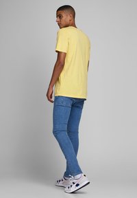 Jack & Jones ESPLIT NECK NOOS - T-shirts basic - lemon drop