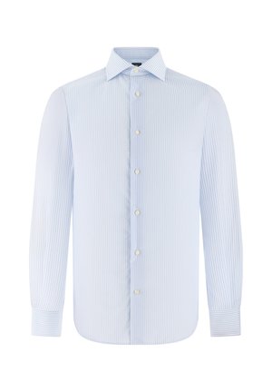 Chemise habillée à manches longues à rayures verticales bleu clair et blanc, avec devant boutonné et col, présentée sur un fond blanc.