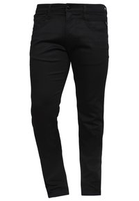 Jean noir en matériau mélangé coton, offrant une coupe slim, cinq poches, des coutures discrètes et une fermeture à boutons classique.