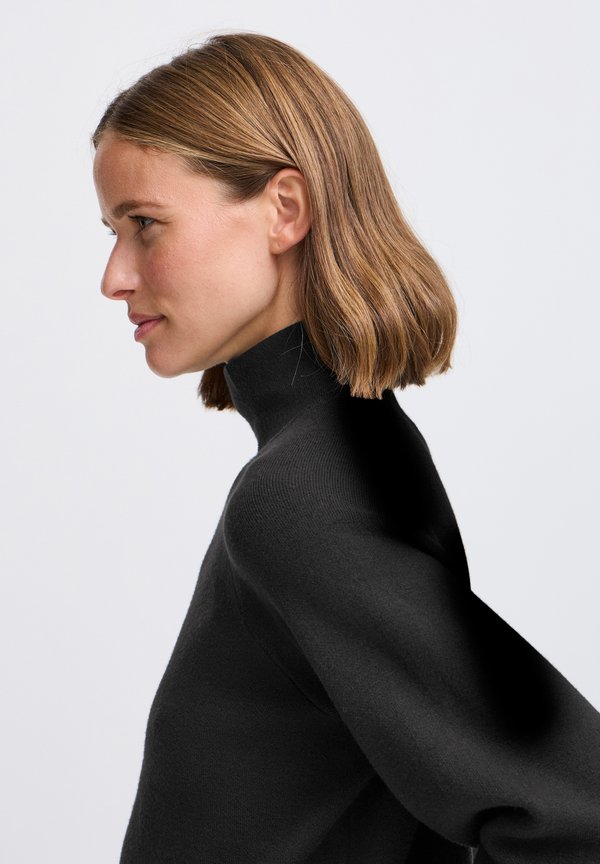 BYOTARI ROLLNECK - Jumper2