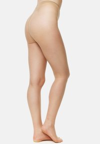 Pantys de color beige claro, sin costuras, con una cinturilla delgada, que presentan una textura suave y un diseño de pierna transparente, mostrando una vista trasera de las piernas.