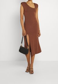 Good American Denní šaty - ochre