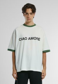 PROHIBITED CONTRAST TEE - Marškinėliai su spaudiniu - white