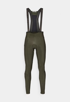 Olivengrüne Radlerhosen mit verstellbaren schwarzen Mesh-Trägern, gepolstertem Sitzbereich, glatter Textur und figurbetontem Design für das Radfahren.