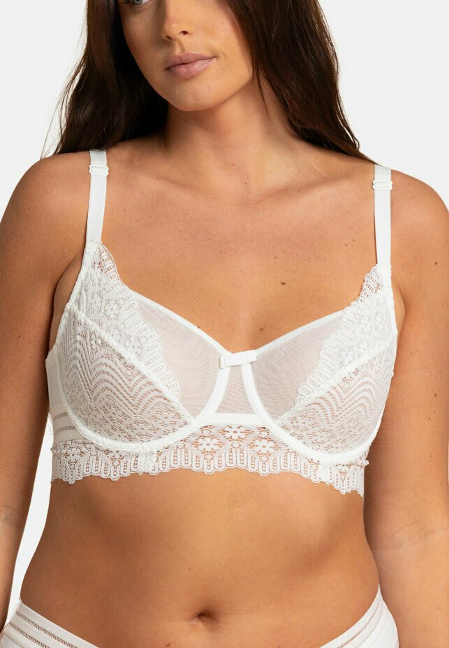 Soutien-gorge blanc avec des détails en dentelle, bonnets en mesh doux et bretelles réglables. Il présente un nœud central et un ourlet en dentelle festonnée.