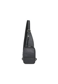 Borsa a tracolla in pelle nera con finitura texturizzata, dotata di una tasca principale con zip, una tasca frontale, una tracolla regolabile e dettagli in metallo argentato.