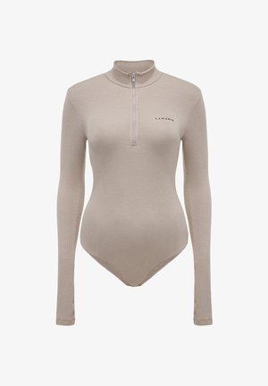 Beżowe prążkowane body z długim rękawem, wysokim kołnierzem, przednim półzamkiem i małym logo "LAMANIA" na lewej piersi.