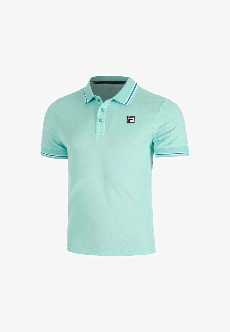 Polo shirt azzurro chiaro realizzato in morbido cotone. Presenta una chiusura a tre bottoni, dettagli a strisce di contrasto sul colletto e sulle maniche, e una toppa con logo.