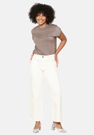 Shiny bronze short-sleeve top paired with high-waisted cream wide-leg pants and light blue chunky-heeled shoes. Simple design and smooth texture.