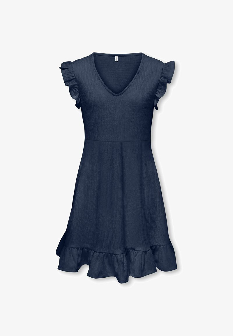 Tmavomodré krátke šaty s výstrihom do V, volánikovými krátkymi rukávmi, priliehavým pásom a volánikovým lemom na čistom bielom pozadí.