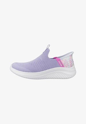 Scarpe slip-on viola con una parte superiore in maglia traspirante, dotate di una suola in gomma bianca e un accento sul tallone testurizzato con un logo rosa.