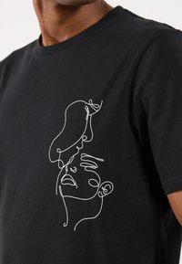 YOURTURN Triko s potiskem - black