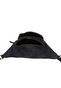 Schwarze Lederhandtasche mit zwei Reißverschlussfächern. Weiche Textur, geschwungene Form und verstellbarer Riemen mit metallischen Hardware-Akzenten.