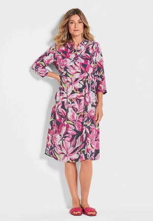GOLDNER, DRUCK - Blusenkleid - pink/navy patterned