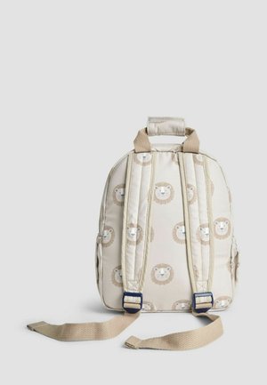 Rucsac pentru copii dintr-un material crem, cu un design căptușit, având un model cu lei, curele bej ajustabile și un mâner superior pentru transport.