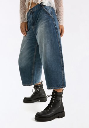 Bershka LACE-UP - ANKLE BOOTS - Platform ankle boots - black