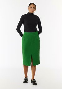 comma AUS BOUCLÉ - A-Linien-Rock - grün