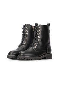 Botas de tobillo de cuero negro con puntera redonda, cordones en la parte delantera, cremallera lateral y suela texturizada. Presentan ojales plateados y costuras en contraste.