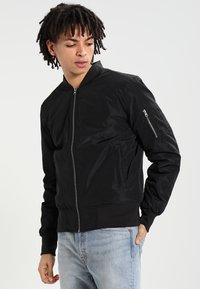 Urban Classics - 2-TONE BOMBER JACKET - Giubbotto Bomber - black Immagine in miniatura 1