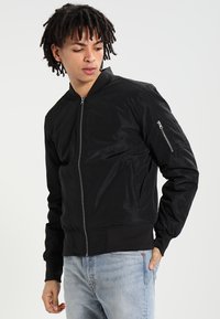 Urban Classics - 2-TONE BOMBER JACKET - Bomber tipa jaka - black Miniatūras attēls 1