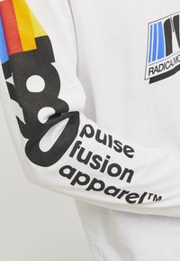 Jack & Jones JORPEDAL TEE CREW NECK UNISEX - Hosszú ujjú felső - bright white