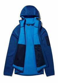 Blaue Kapuzenjacke mit texturiertem Außenmaterial, Fleece-Futter, Mesh-Taschen und kontrastierenden dunkelblauen Akzenten. Mit Reißverschlüssen und Nähten ausgestattet.