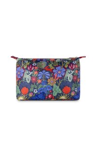 Kleurige bloemdprint tas in blauw, met diverse planten en bloemen. Het materiaal is stevig, voorzien van een ritssluiting en rode accenten.