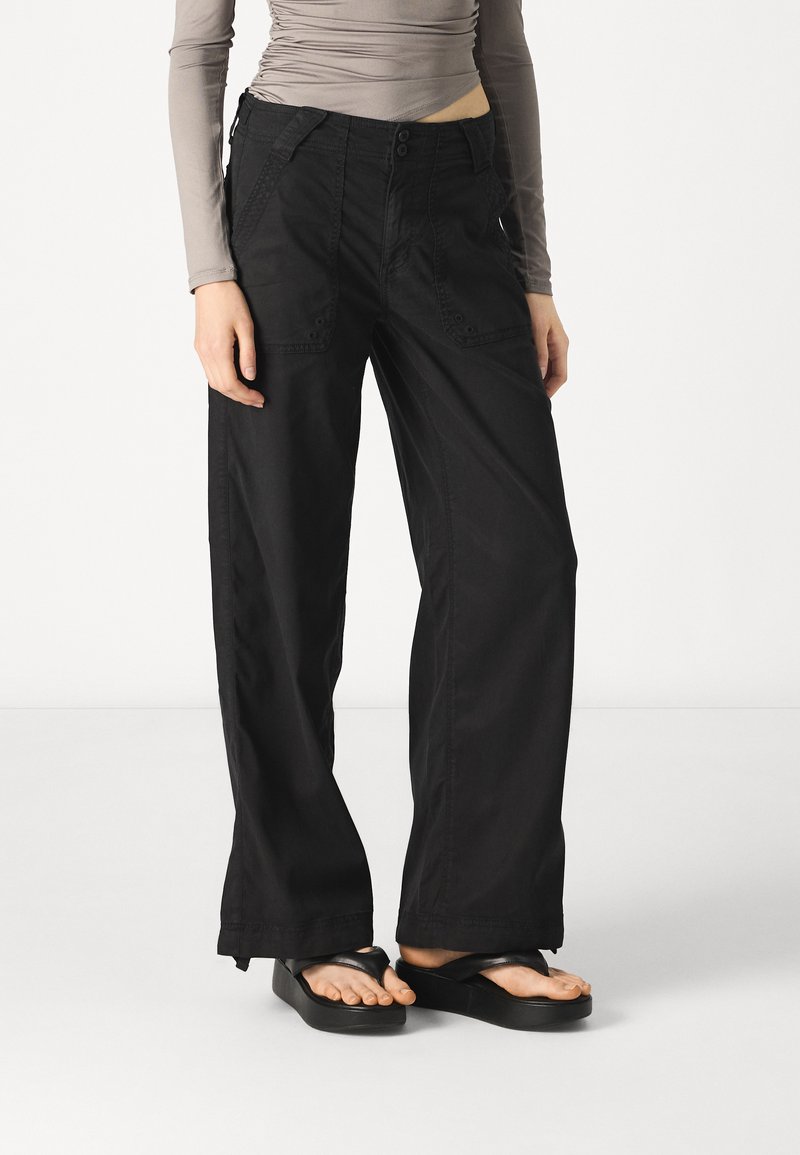 Black wide-leg cargo pants made of cotton blend fabric, featuring two side pockets, button closure, and reinforced stitching details.