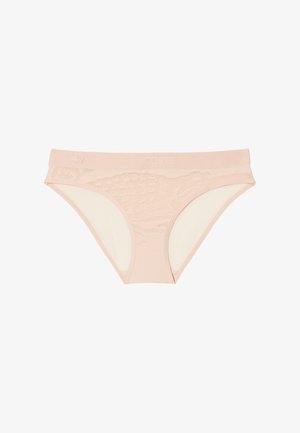 Sous-vêtements féminins rose pâle avec une ceinture lisse, un devant en mesh à motifs et un dos uni. Présente le logo Lacoste sur la ceinture.