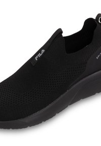 Svart slip-on sneakers med ett överdrag i nättextil, vadderad anklekappa och en strukturerad gummisula med subtil branding. Lättviktigt utförande.