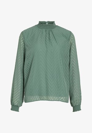 Groene blouse met lange mouwen, hoge, rimpelige hals, een gestructureerd chevronpatroon en elastische manchetten. Lichtgewicht, doorschijnende stof.